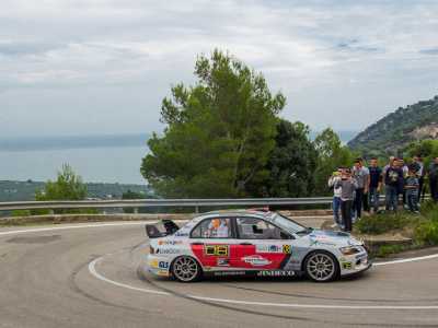 Un altro tornante del percorso del rally Porta del Gargano 